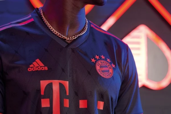 Maillot de Foot Bayern Munich Davies 19 Tenue Third 2022/23